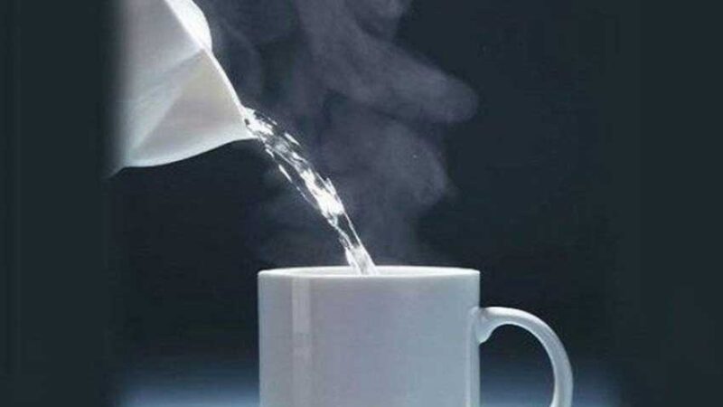 The Benefits of Drinking Warm Water When You Want to Break Your Fast